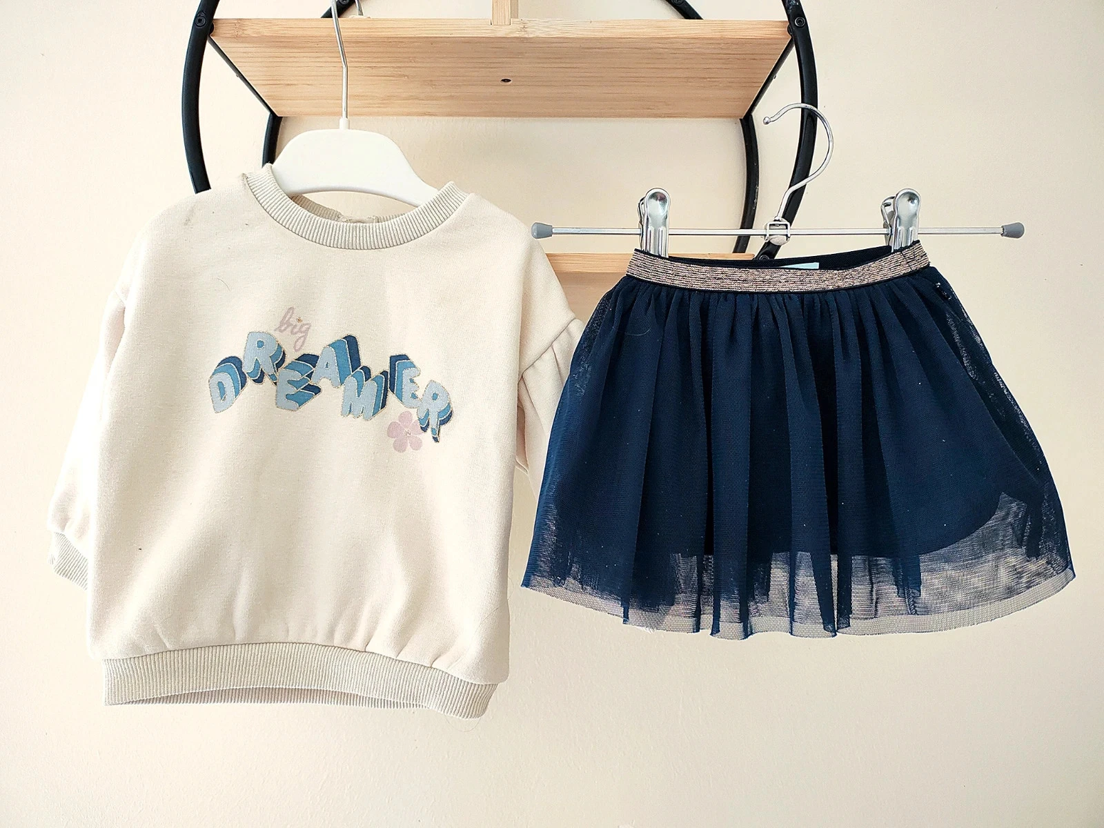 6 mois ensemble pull sweat tape a l'oeil et jupe Okaïdi
